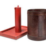 A GROUP OF LEATHER AND SPECIMEN WOOD ACCESSORIES - фото 4