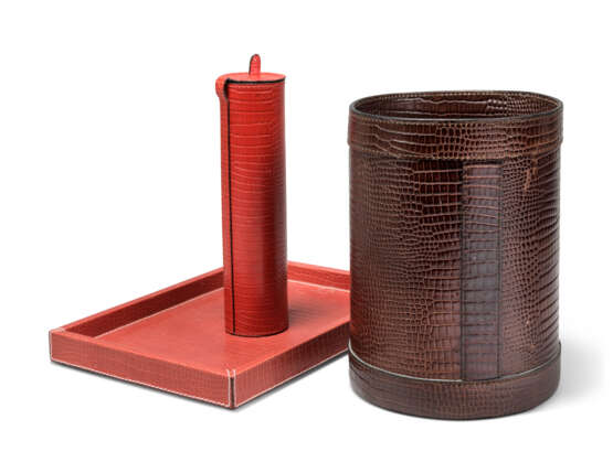 A GROUP OF LEATHER AND SPECIMEN WOOD ACCESSORIES - Foto 4