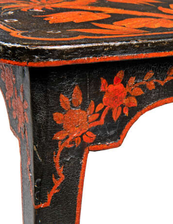 A NORTH EUROPEAN BLACK AND RED JAPANNED OCCASIONAL TABLE - photo 3