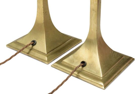 A PAIR OF ENGLISH LACQUERED-BRASS TABLE LAMPS - photo 3