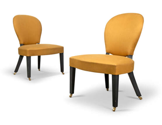 Fowler, John. A PAIR OF ENGLISH EBONISED SIDE CHAIRS - Foto 1
