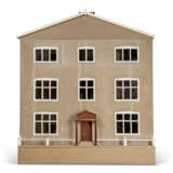 AN ENGLISH GREY-PAINTED PINE DOLLS HOUSE - Foto 1