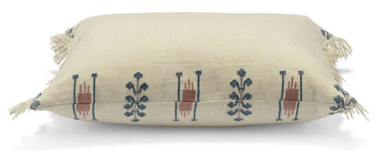 A GROUP OF EIGHT CUSHIONS - photo 2