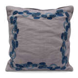 A GROUP OF EIGHT CUSHIONS - Foto 7