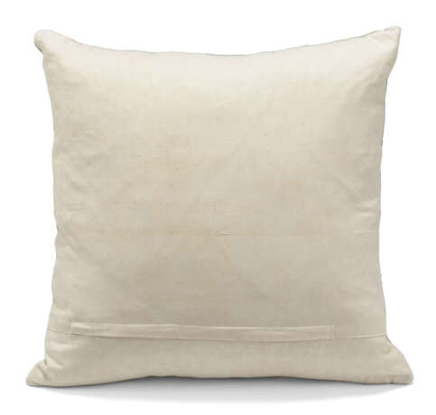 A GROUP OF EIGHT CUSHIONS - Foto 9