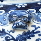 A PAIR OF CHINESE BLUE AND WHITE VASE TABLE LAMPS - photo 3