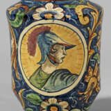 Albarello mit Wappen und Bildnis eines Kriegers - photo 1