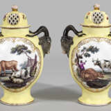 Paar Potpourri-Vasen mit Tenierszenen - photo 1