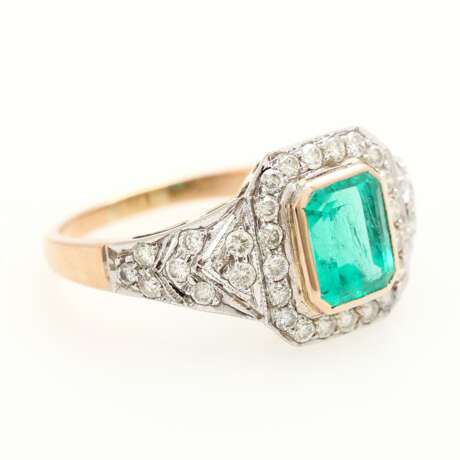 Eleganter Damenring mit Smaragd + Diamanten, - photo 2