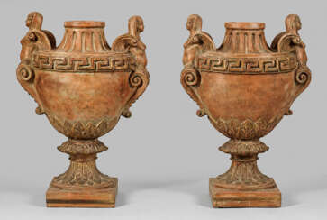 Paar große "Egyptian Revival"-Vasen