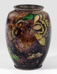 Seltene Fensteremail-Vase-"Shotei-jippo" in der Art von
