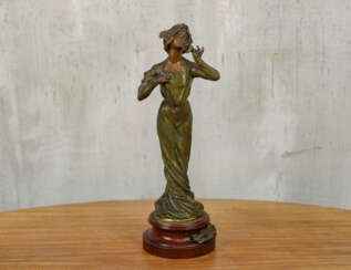 Antique statuette "Girl with a flower"