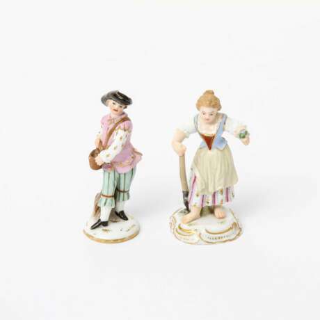 MEISSEN 2 Miniaturfiguren, "Schäfer" und "Mädchen als Gärtnerin", 1870-1923. 1. Wahl. - фото 1