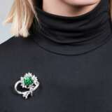 Juwelier Wilm. Hochkarätige Vintage Blüten-Brosche mit Smaragd- und Diamant-Besatz - Foto 2