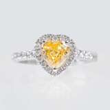 Herzförmiger Fancy-Diamant Ring - фото 1