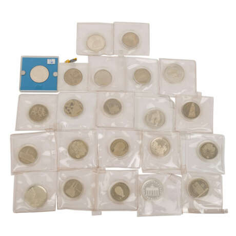 DDR - interessante Sammlung von 22 Münzen ex. 1987/90, - Foto 1