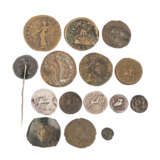 Antike / Byzanz - Konvolut von 15 diversen Münzen, - photo 2