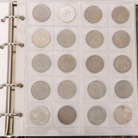 Größerer Sammlerposten mit vielen Münzen, Medaillen - Foto 3
