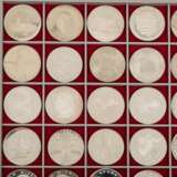 Polen - Tableau mit 64 Münzen, darunter einige Proben, - photo 2