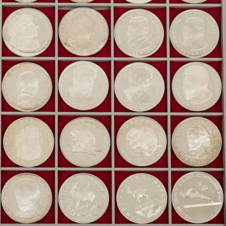 Polen - Tableau mit 64 Münzen, darunter einige Proben, - photo 6
