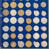 Brasilien - Tableau mit gut 90 Münzen, - photo 4