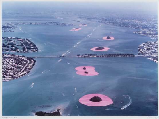 Christo. Surrounded Islands - Foto 1