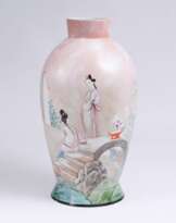 Große Bodenvase mit Chinoiserie