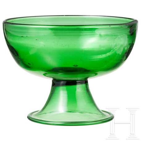 Glasschale aus grünem Waldglas, deutsch, 1. Hälfte 19. Jahrhundert - photo 1