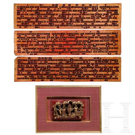 Drei vergoldete tibetische Gebetstafeln und ein Schnitzbild, China, 20. Jahrhundert - photo 1