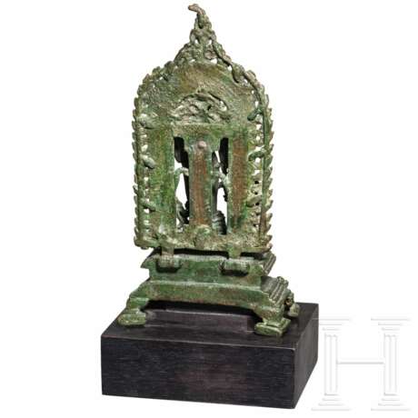 Patha-Stele des Vishnu in Bronze, 18./19. Jahrhundert - Foto 4