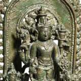 Patha-Stele des Vishnu in Bronze, 18./19. Jahrhundert - Foto 5