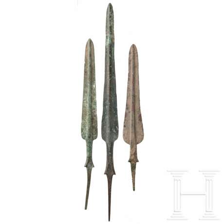 Drei bronzene Lanzenspitzen, Luristan, Westiran, 12. - 11. Jahrhundert vor Christus - Foto 1