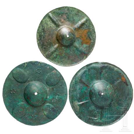 Drei bronzene Phalerae, Nordwestiran, 9. - 8. Jahrhundert vor Christus - Foto 1