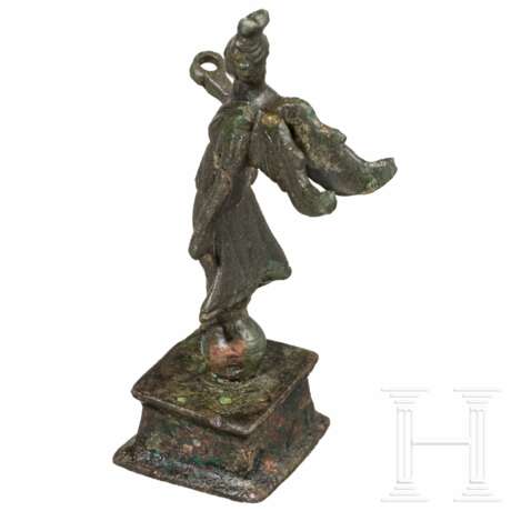 Bronzestatuette der Siegesgöttin Victoria, römisch, 2. - 3. Jahrhundert - photo 2