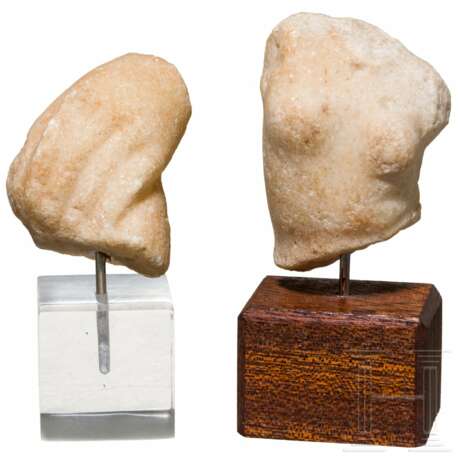 Miniaturtorso der Venus und Handfragment, Marmor, römisch, 1. Jahrhundert - Foto 1