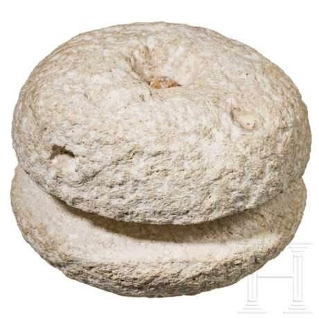Eine Hand-Getreidemühle, römisch, 1. - 3. Jahrhundert - фото 1