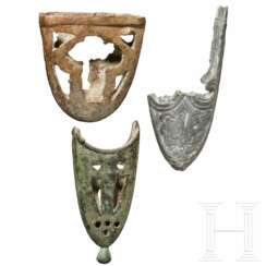 Drei Ortbänder, davon eines wikingisch, Nord- und Zentraleuropa, 10. Jahrhundert