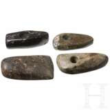 Drei Steinäxte und eine Dechsel, Mitteleuropa, Neolithikum, 5. - 3. Jahrtausend vor Christus - Foto 1