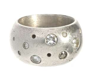 Ring: äußerst breiter und schwerer Diamantring, unikate Goldschmiedeanfertigung
