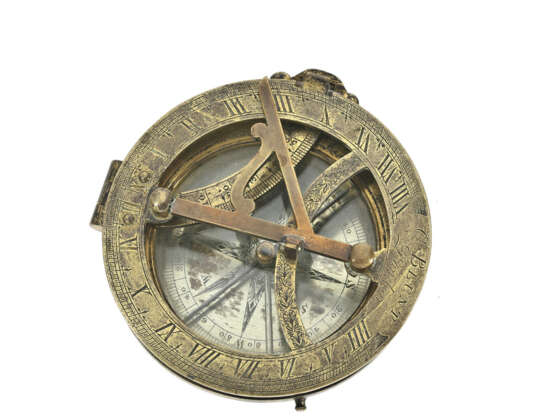 Sonnenuhr: englische Horizontal-Reise-Sonnenuhr mit Kompass, signiert C. Blunt London, vermutlich um 1800 - фото 1