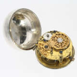 Taschenuhr: äußerst seltene Spindeluhr mit Tag/Nacht-Anzeige, retrograder Stundenanzeige und früher, kleiner Sekunde, bedeutender Uhrmacher: Richard Baker London, um 1690 - Foto 5