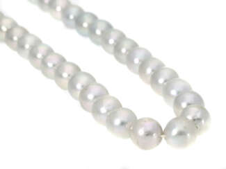 Kette: schöne, silberfarbene vintage Perlenkette