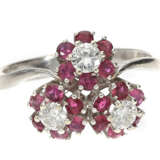 Ring: sehr dekorativer, weißgoldener vintage Rubin/Brillant-Blütenring - photo 1