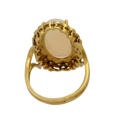 Ring mit ovalem Opal entouriert von 20 Achtkantdiamanten zusammen ca. 0,3 ct, - photo 4
