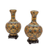 Paar Cloisonné-Vasen. CHINA, erste Hälfte des 20. Jahrhunderts - Foto 2