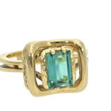 Ring: äußerst dekorativer und außergewöhnlich gefertigter vintage Goldschmiedering mit grünem Farbstein - Foto 1
