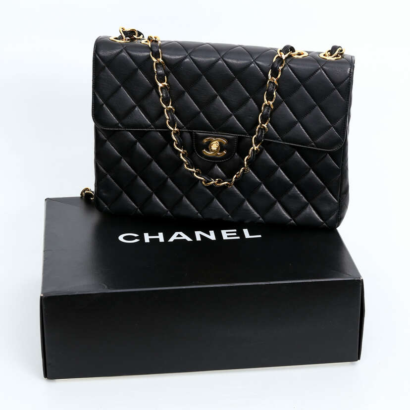 CHANEL VINTAGE exclusive shoulder bag CLASSIC SINGLE FLAP BAG JUMBO, in  the collection 2000/2002. — Discover Rare and Captivating Sold Pieces, Find Your Collectibles