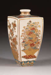 VIERPASSIGE SATSUMA-VASE Japan