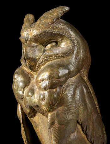 A PATINATED-BRONZE DOORSTOP REPRESENTING 'WISDOM AND KNOWLEDGE' - фото 2