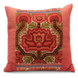 A GROUP OF TEN CUSHIONS - Foto 10